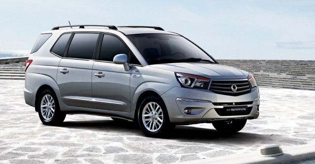 SsangYong Rodius Turismo 2013-4.jpg